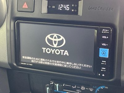 TOYOTA LAND CRUISER 70 - 6