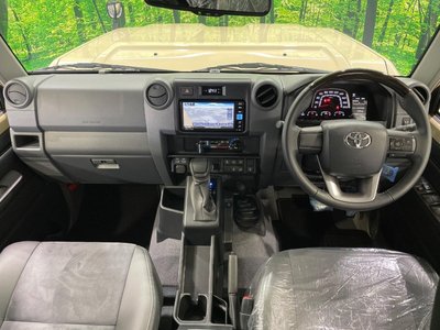 TOYOTA LAND CRUISER 70 - 4