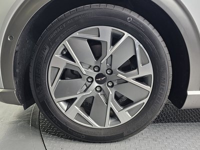 صورة 6 لـ 2023 Genesis GV60