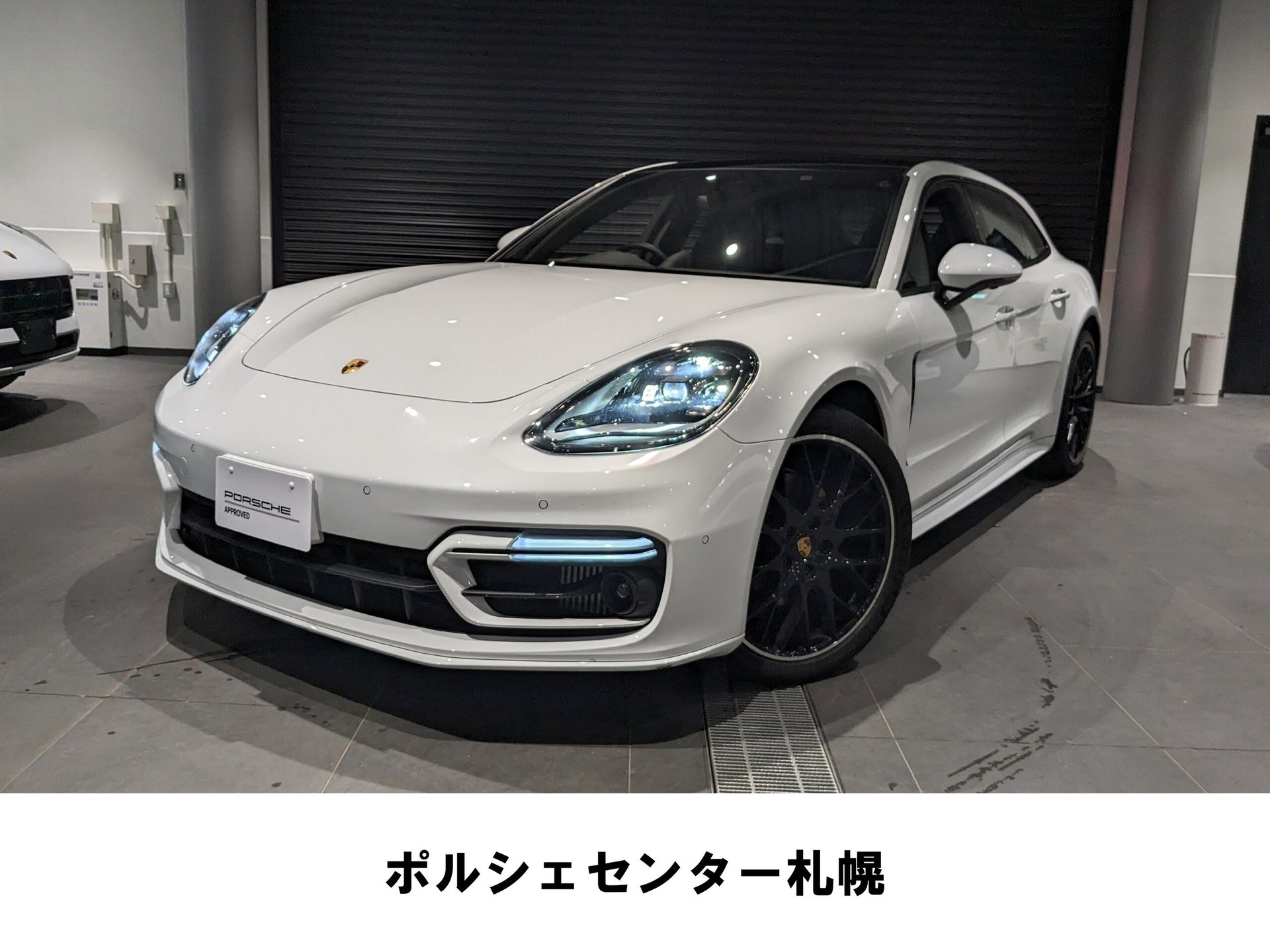 PORSCHE PANAMERA - View 1