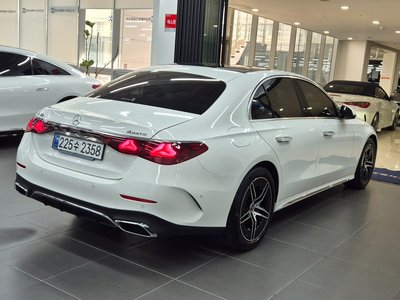 MERCEDES-BENZ E-CLASS - 3