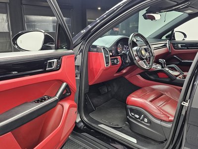 صورة 10 لـ 2021 Porsche CAYENNE