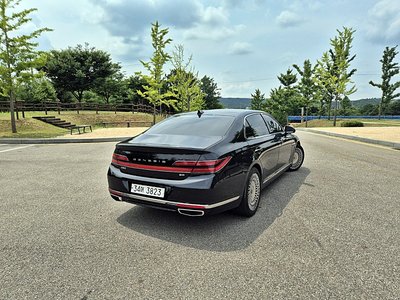 صورة 4 لـ 2019 Genesis G90