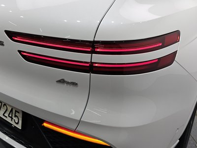 صورة 10 لـ 2021 Genesis GV70