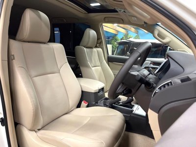 TOYOTA LAND CRUISER PRADO - 8