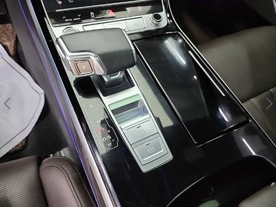 صورة 8 لـ 2021 AUDI A8