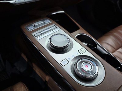 صورة 9 لـ 2021 Genesis GV70