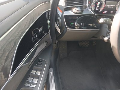 صورة 7 لـ 2023 AUDI A8