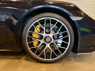 PORSCHE 911 - 8