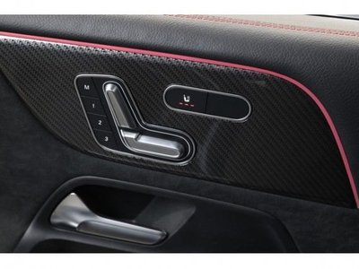 MERCEDES-BENZ GLB - 8