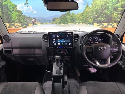 TOYOTA LAND CRUISER 70 - 2