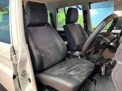 TOYOTA LAND CRUISER 70 - 9