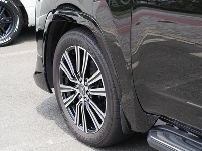 2024 Lexus LX thumbnail 17