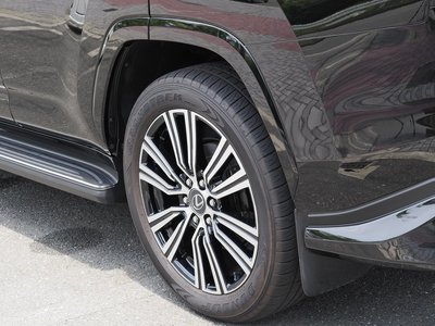 2024 Lexus LX thumbnail 19