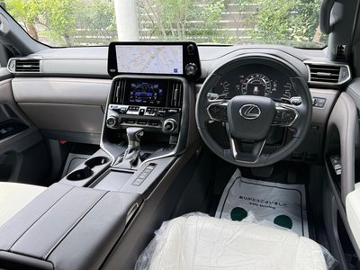 2024 Lexus LX thumbnail 32