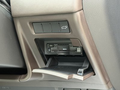 2024 Lexus LX thumbnail 40