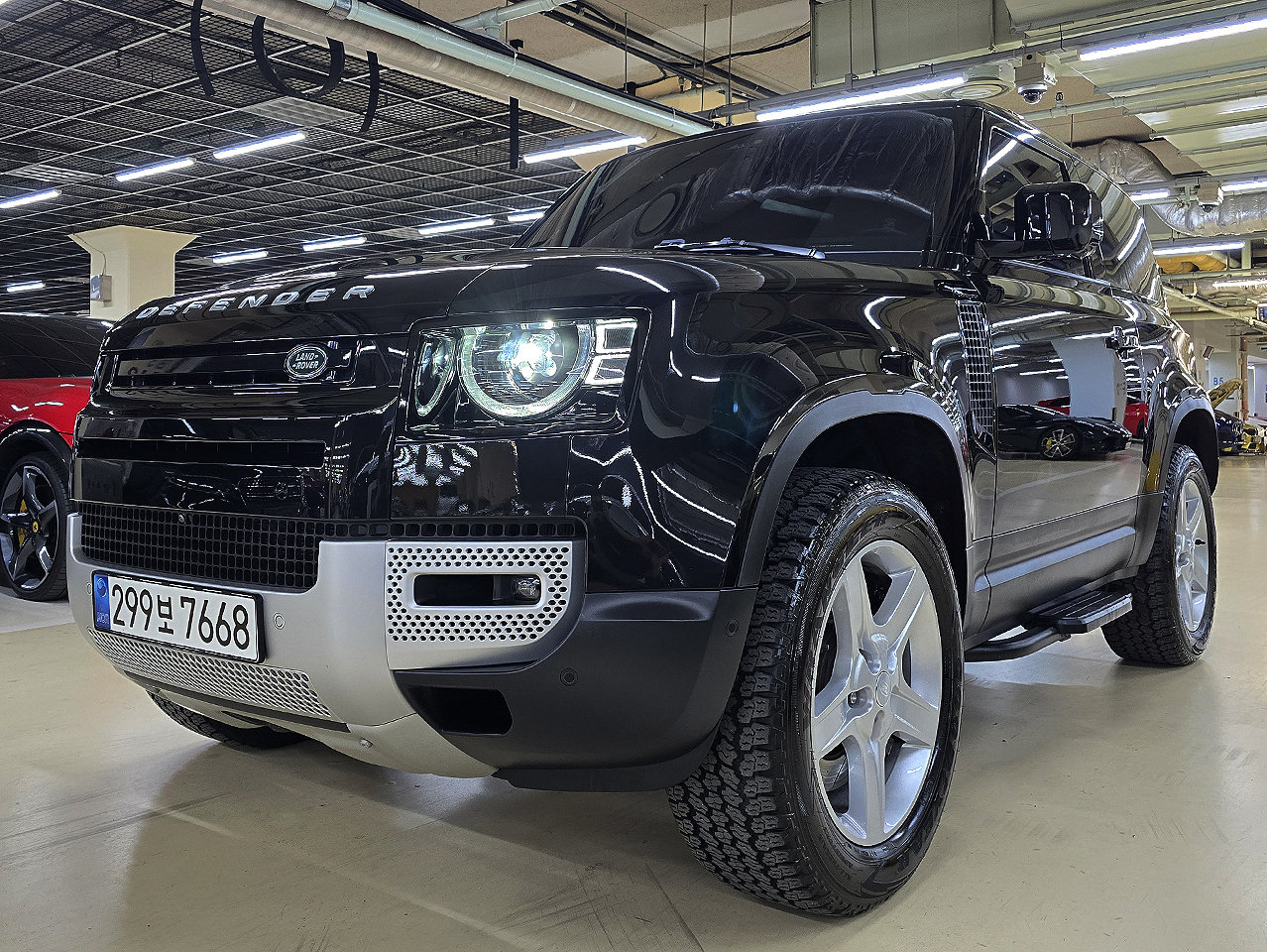 LAND ROVER DEFENDER - View 1