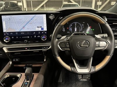صورة مصغرة 31 لـ 2023 Lexus RX