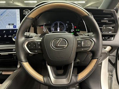 صورة مصغرة 32 لـ 2023 Lexus RX
