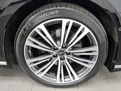 AUDI A8 - 8
