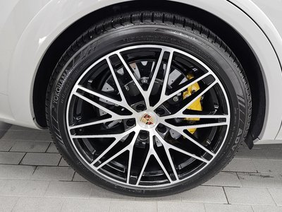 صورة 6 لـ 2025 Porsche CAYENNE