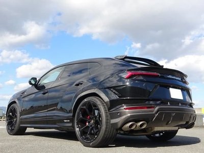 LAMBORGHINI URUS - 2