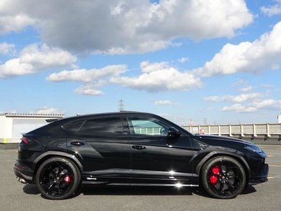 LAMBORGHINI URUS - 8