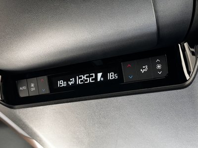 صورة 56 لـ 2023 Toyota ALPHARD