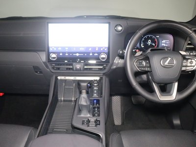 2025 Lexus GX — миниатюра 19