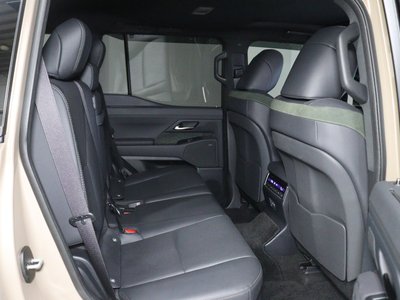2025 Lexus GX — миниатюра 18