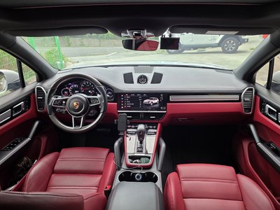 صورة 5 لـ 2022 Porsche CAYENNE