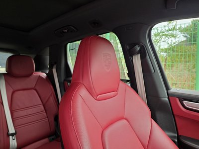 صورة 10 لـ 2022 Porsche CAYENNE
