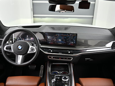 2025 BMW X7 photo 7