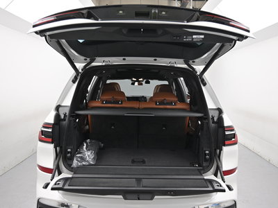 2025 BMW X7 photo 8