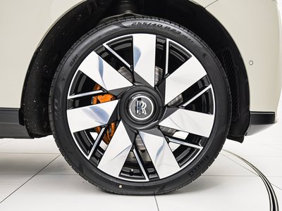 ROLLS-ROYCE CULLINAN - 7