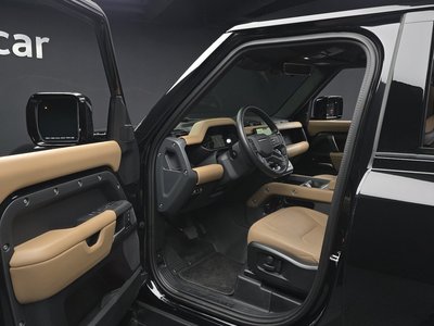 LAND ROVER DEFENDER - 10