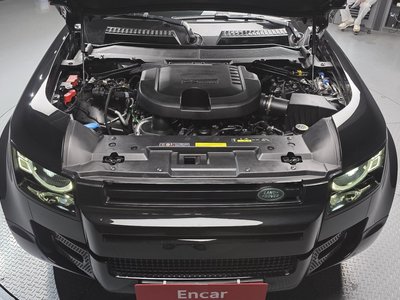 LAND ROVER DEFENDER - 7