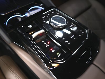 2025 BMW 5 SERIES 照片 9