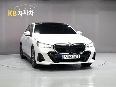 2025 BMW 5 SERIES 照片 2