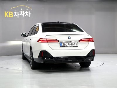 2025 BMW 5 SERIES 照片 3