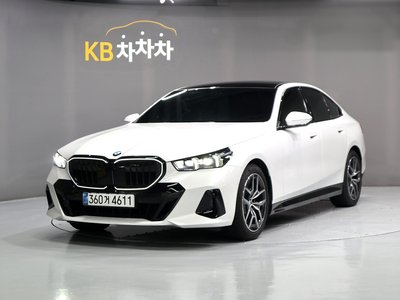 2025 BMW 5 SERIES 照片 1