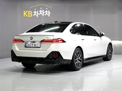 2025 BMW 5 SERIES 照片 4