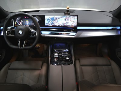 2025 BMW 5 SERIES 照片 5