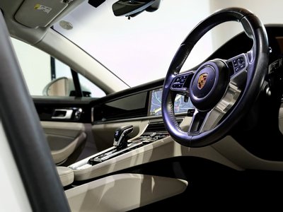 صورة 2 لـ 2017 Porsche PANAMERA