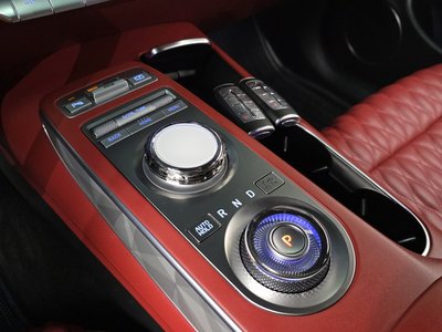 2023 Genesis GV70 — миниатюра 12