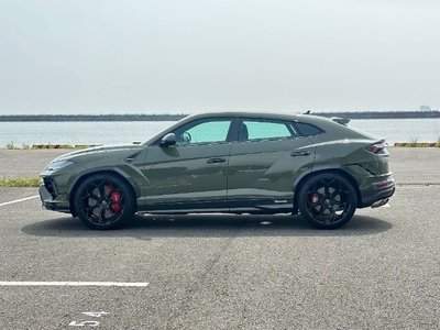 2026 Lamborghini URUS photo 4