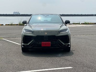 2026 Lamborghini URUS photo 6