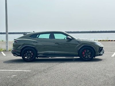 2026 Lamborghini URUS photo 5