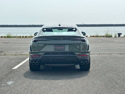 2026 Lamborghini URUS photo 7