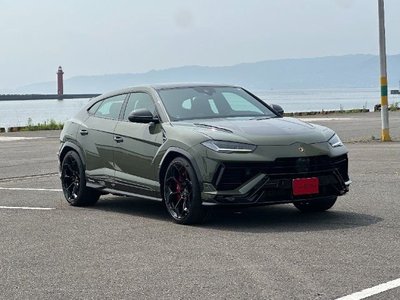 2026 Lamborghini URUS photo 3